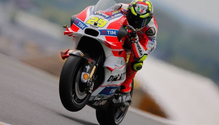 Risultati MotoGP 2016, Brno: Marquez primo nelle qualifiche, Iannone terzo - Foto 10 di 21