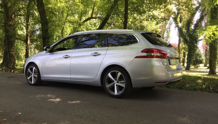 Peugeot 308​ station wagon​ BlueHDi 150 ​CV: test drive, prezzi e caratteristiche - Foto 13 di 24