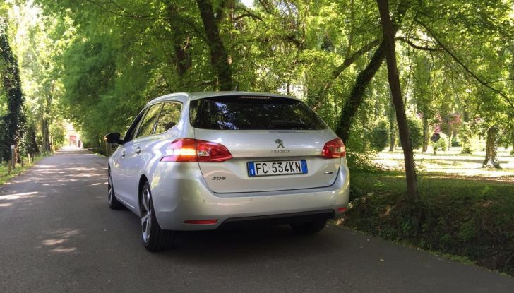 Peugeot 308​ station wagon​ BlueHDi 150 ​CV: test drive, prezzi e caratteristiche - Foto 15 di 24