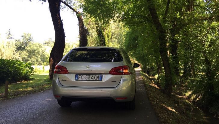 Peugeot 308​ station wagon​ BlueHDi 150 ​CV: test drive, prezzi e caratteristiche - Foto 16 di 24