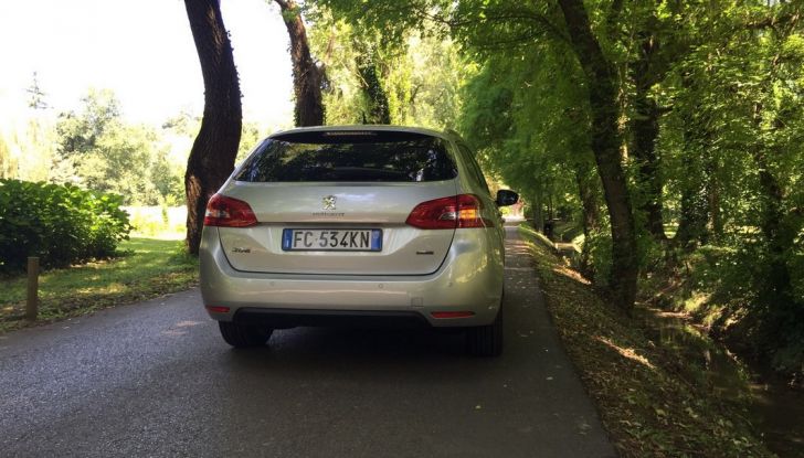 Peugeot 308​ station wagon​ BlueHDi 150 ​CV: test drive, prezzi e caratteristiche - Foto 23 di 24