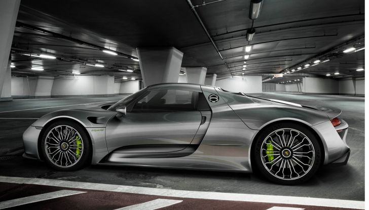 Porsche 918 Spyder: per averla c’è chi scambia un’isola - Foto 9 di 10
