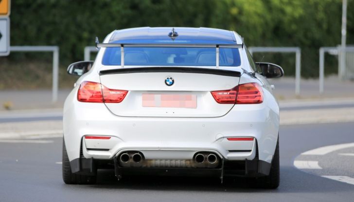 Nuova BMW M4 GTS 2017, le foto al Nurburgring di una versione estrema - Foto 7 di 23