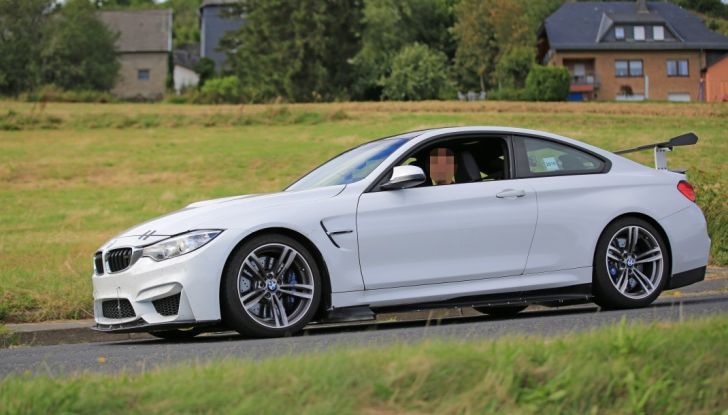 Nuova BMW M4 GTS 2017, le foto al Nurburgring di una versione estrema - Foto 12 di 23