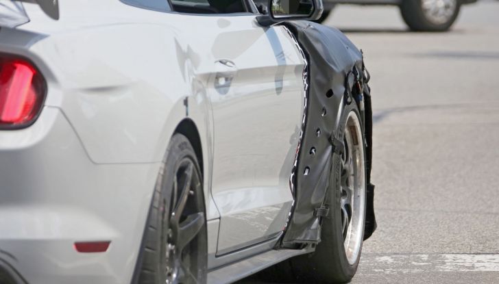 Nuova Ford Shelby GT 500 2018, le prime foto spia - Foto 16 di 19