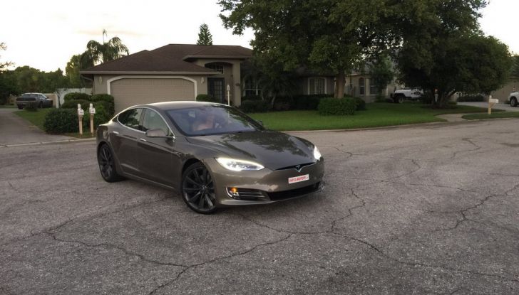 Test Drive Tesla Model S AWD Autopilota in Florida USA - Foto 10 di 20