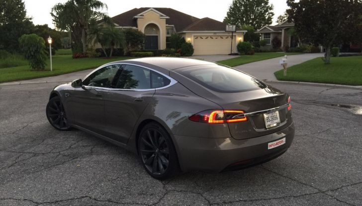 Test Drive Tesla Model S AWD Autopilota in Florida USA - Foto 13 di 20