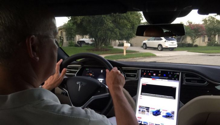 Test Drive Tesla Model S AWD Autopilota in Florida USA - Foto 19 di 20