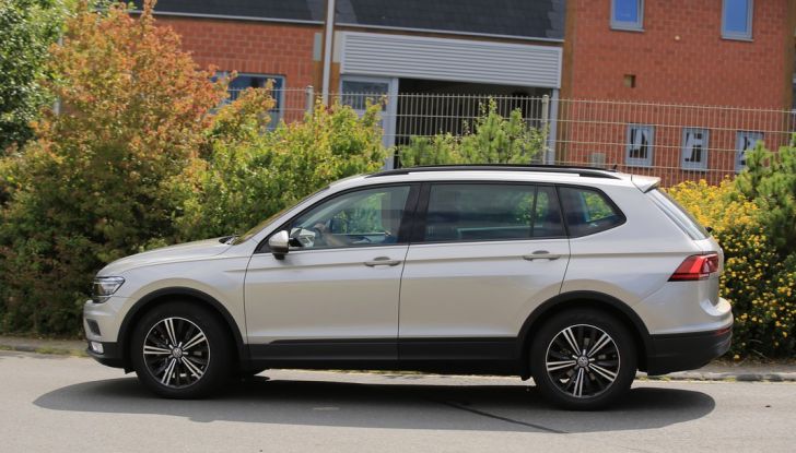 Volkswagen Tiguan XL 2017: le foto spia senza camuffamento - Foto 12 di 14