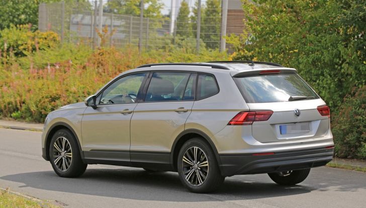 Volkswagen Tiguan XL 2017: le foto spia senza camuffamento - Foto 13 di 14