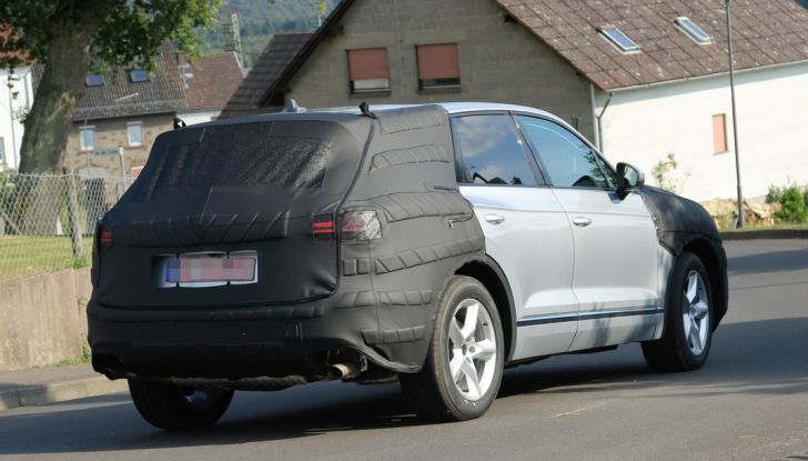 Volkswagen Touareg 2018: le prime foto spia del prototipo - Foto 14 di 16