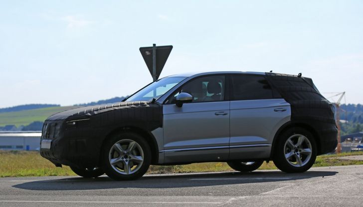 Volkswagen Touareg 2018: le prime foto spia del prototipo - Foto 2 di 16