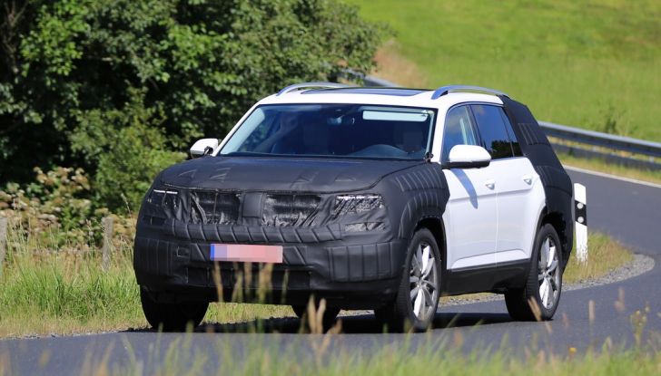 Volkswagen Crossblue: le foto spia del SUV durante i test in Germania - Foto 3 di 9