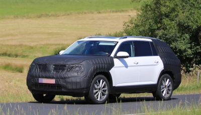 Volkswagen Crossblue: le foto spia del SUV durante i test in Germania