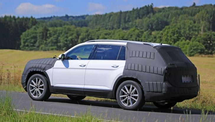 Volkswagen Crossblue: le foto spia del SUV durante i test in Germania - Foto 7 di 9