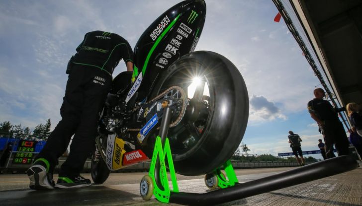 Risultati MotoGP 2016, Silverstone: vince Vinales, Rossi terzo - Foto 3 di 27