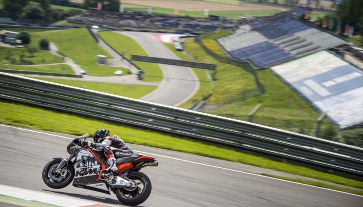 MotoGP 2016, Austria: pole a Iannone, prima fila tutta italiana - Foto 3 di 11