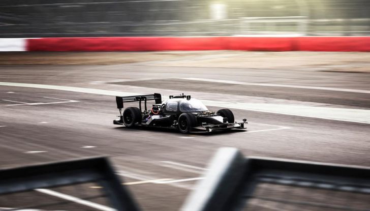 Roborace presenta DevBot: l’auto da corsa elettrica a guida autonoma - Foto 3 di 4