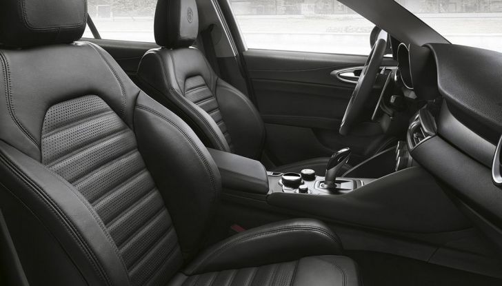 Alfa Romeo Giulia Veloce al Salone dell'Auto di Parigi 2016 (5)