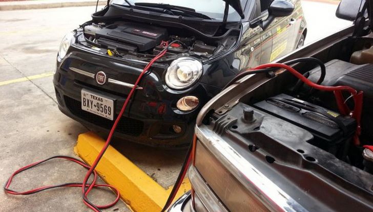 Come far ripartire l’auto con i cavi - Foto 1 di 6