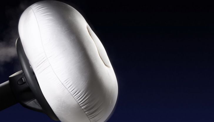 Come funzionano gli airbag di auto e moto - Foto 6 di 7