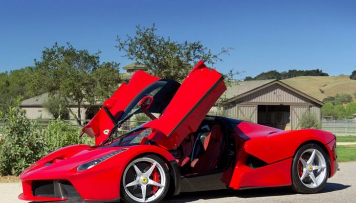 Ferrari LaFerrari terremoto centro italia apertura porte