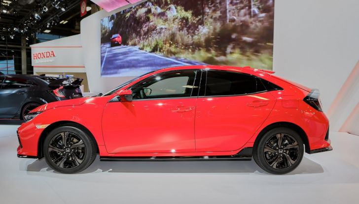 Nuova Honda Civic, fiancata.