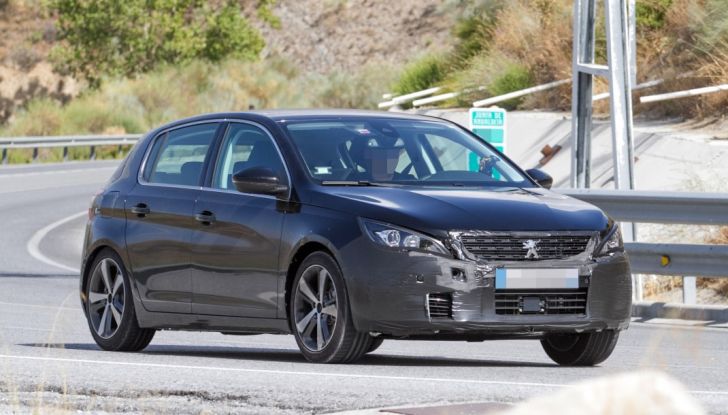 Peugeot 308 e 308 SW 2017, le prime foto durante i collaudi - Foto 2 di 18