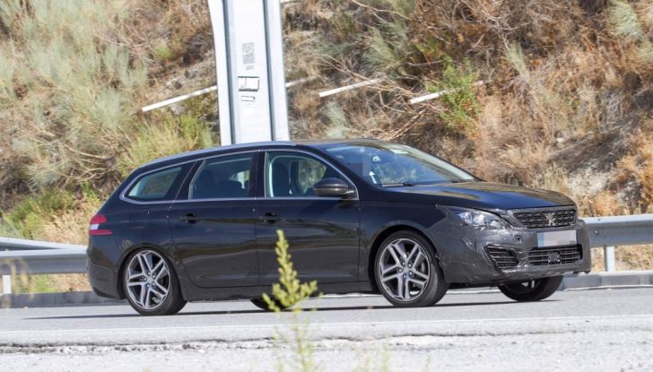 Peugeot 308 e 308 SW 2017, le prime foto durante i collaudi - Foto 7 di 18