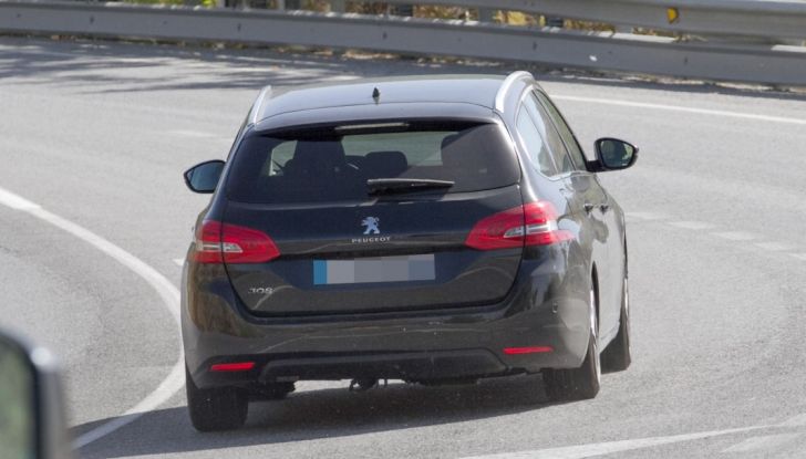 Peugeot 308 e 308 SW 2017, le prime foto durante i collaudi - Foto 10 di 18