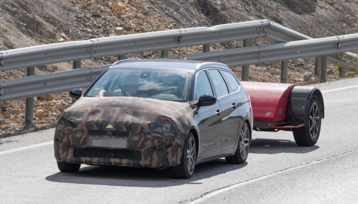 Peugeot 308 e 308 SW 2017, le prime foto durante i collaudi - Foto 11 di 18