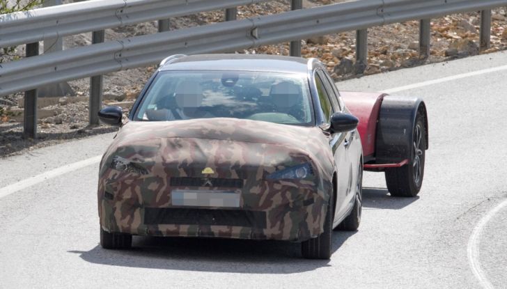 Peugeot 308 e 308 SW 2017, le prime foto durante i collaudi - Foto 12 di 18