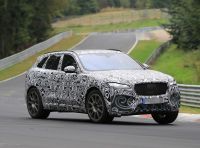 Jaguar F-Pace SVR prime foto spia dei test al Nurburgring