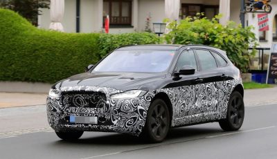 Jaguar SUV, prime foto spia della versione elettrica
