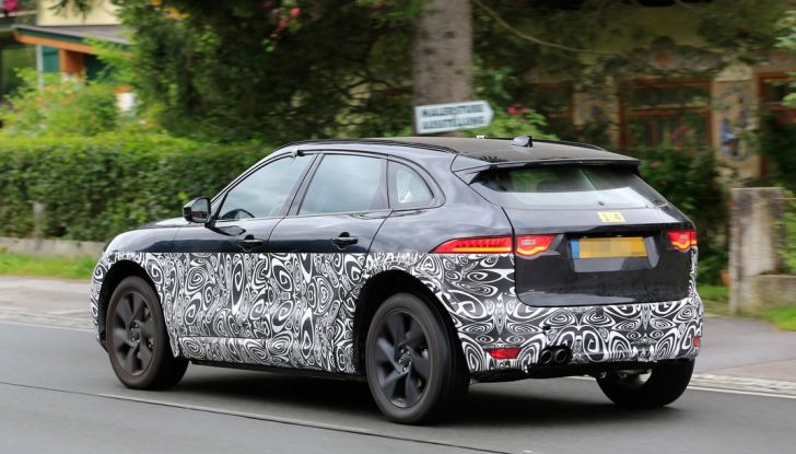 Jaguar SUV, prime foto spia della versione elettrica - Foto 5 di 10