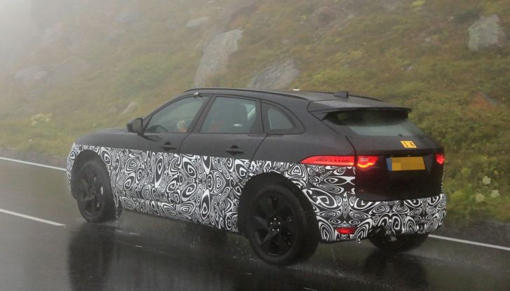 Jaguar SUV, prime foto spia della versione elettrica - Foto 9 di 10