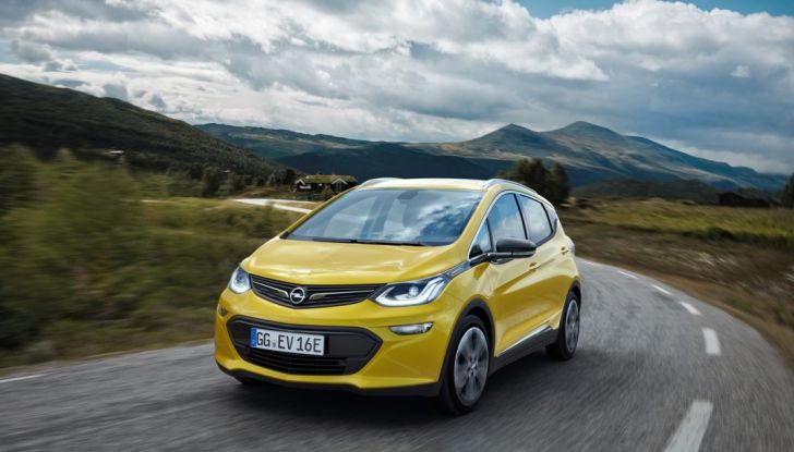 Le 5 auto elettriche con maggior autonomia: svetta la Opel Ampera-e - Foto 18 di 18