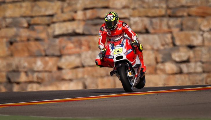 Risultati MotoGP 2016, Aragon: trionfa Marquez, Rossi terzo - Foto 11 di 22