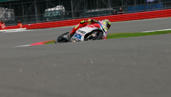 Risultati MotoGP 2016, Silverstone: pole a Crutchlow, secondo Rossi - Foto 10 di 23