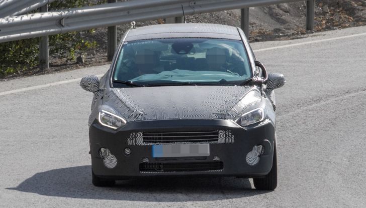 Nuova Ford Fiesta, versione 3 porte, foto spia della versione 3 porte, frontale.