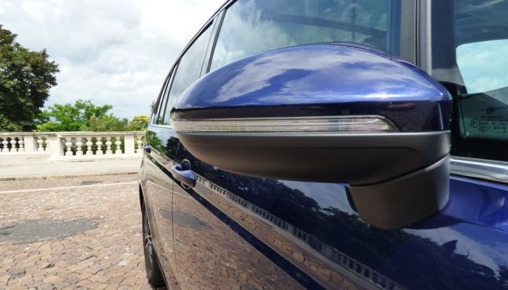 Prova su strada Volkswagen Touran 2.0 TDI 7 posti: caratteristiche, consumi e prezzi - Foto 11 di 35