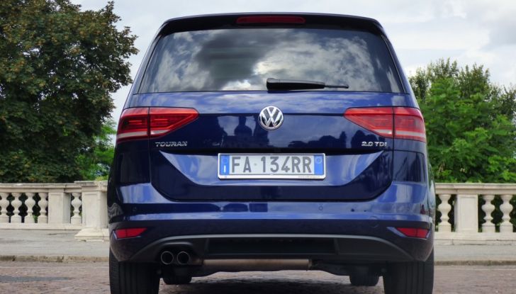 Prova su strada Volkswagen Touran 2.0 TDI 7 posti: caratteristiche, consumi e prezzi - Foto 13 di 35