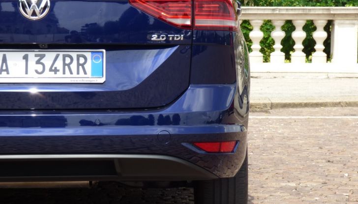 Prova su strada Volkswagen Touran 2.0 TDI 7 posti: caratteristiche, consumi e prezzi - Foto 14 di 35