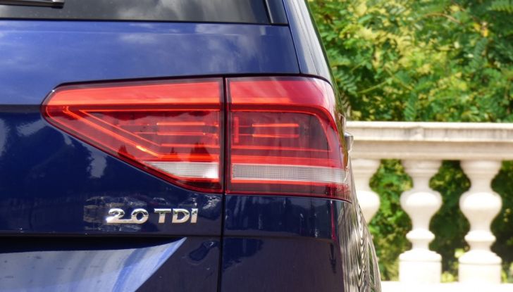 Prova su strada Volkswagen Touran 2.0 TDI 7 posti: caratteristiche, consumi e prezzi - Foto 15 di 35