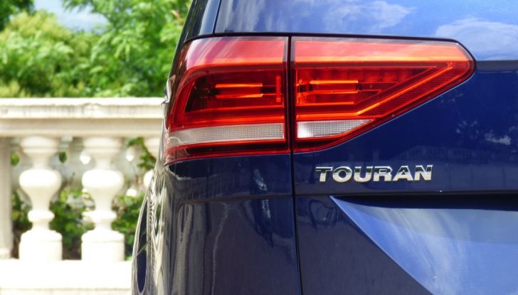 Prova su strada Volkswagen Touran 2.0 TDI 7 posti: caratteristiche, consumi e prezzi - Foto 16 di 35