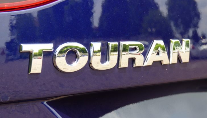 Prova su strada Volkswagen Touran 2.0 TDI 7 posti: caratteristiche, consumi e prezzi - Foto 17 di 35
