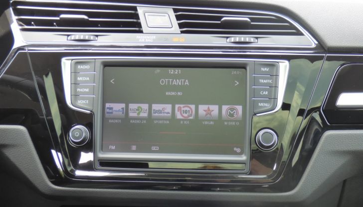 Prova su strada Volkswagen Touran 2.0 TDI 7 posti: caratteristiche, consumi e prezzi - Foto 24 di 35