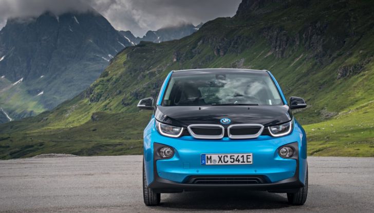 BMW i3 2017 al Salone di Parigi: batteria da 94Ah per 300Km di autonomia - Foto 5 di 14