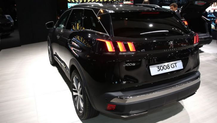 Nuova Peugeot 3008 2016, il SUV francese si fa grande - Foto 10 di 15