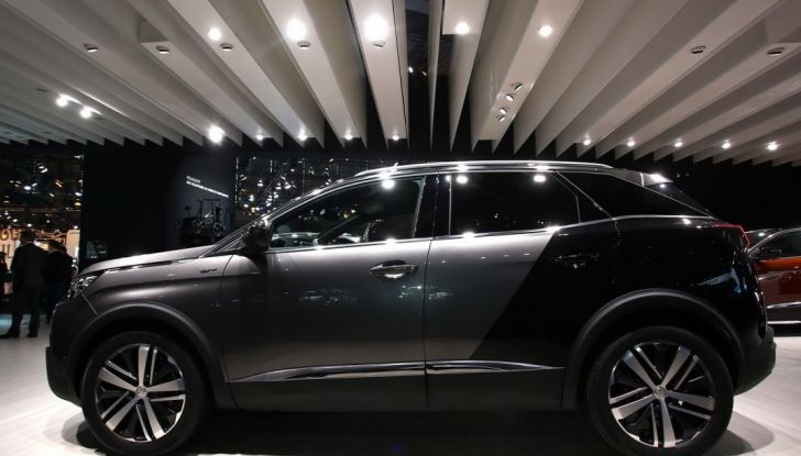 Nuova Peugeot 3008 2016, il SUV francese si fa grande - Foto 11 di 15